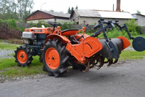 Минитрактор — надежный помощник в сельском хозяйстве
